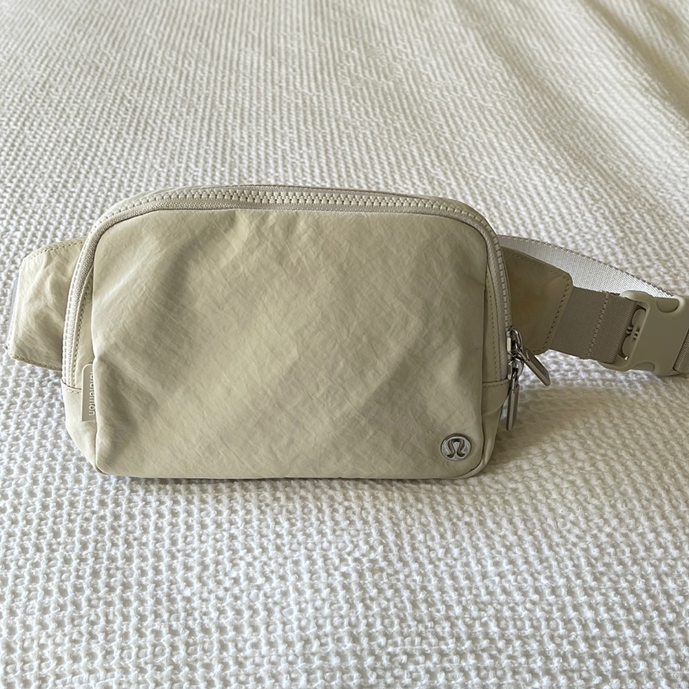 Lululemon Everywhere Belt Bag 2L